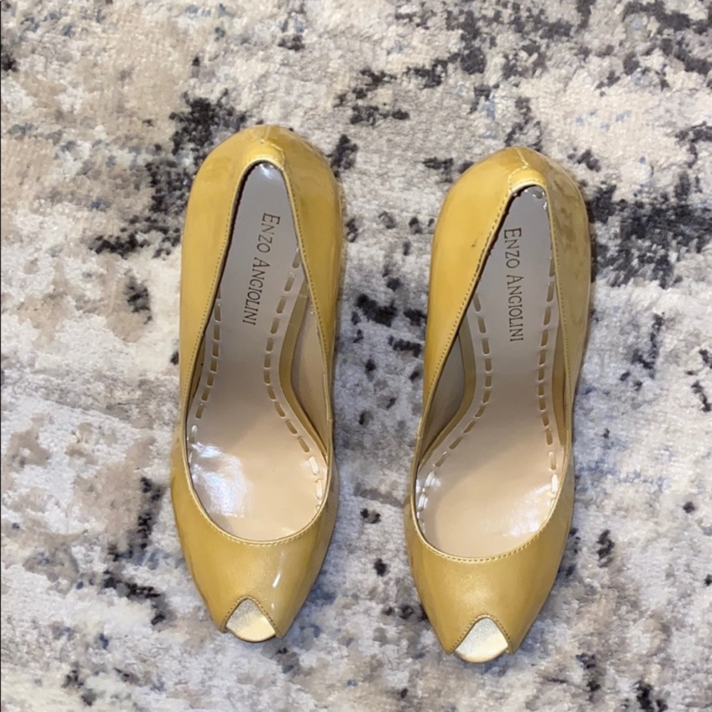 Shoes - Picture 3 of 8